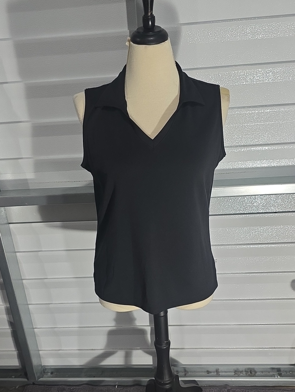 Lady Hagen Black Sleeveless V-Neck Collared‎ Tank Size Large